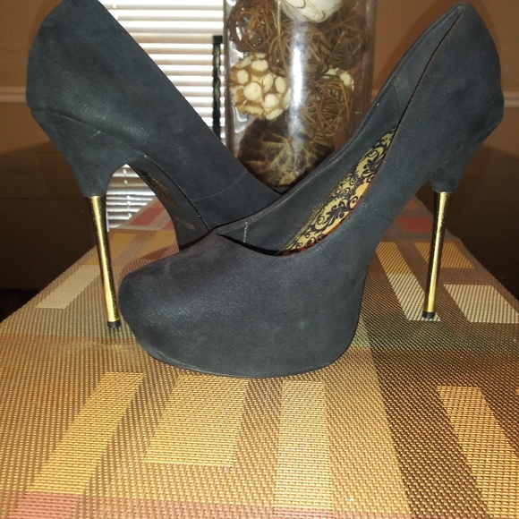 Shoes - Picture 2 of 2